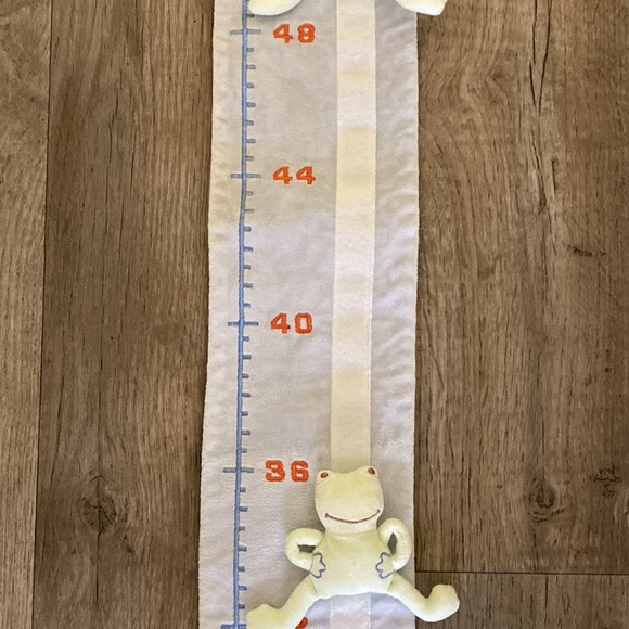 Noukie’s Growth Chart 2 Frogs - One trimmed blue & the other trimmed pink - Picture 8 of 14
